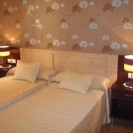 Hotel Los Chiles Villanueva Del Arzobispo Habitación foto