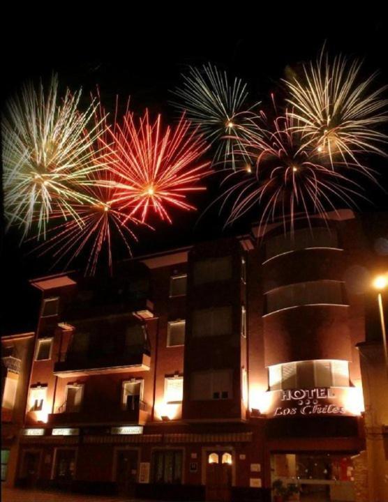 Hotel Los Chiles Villanueva Del Arzobispo Exterior foto