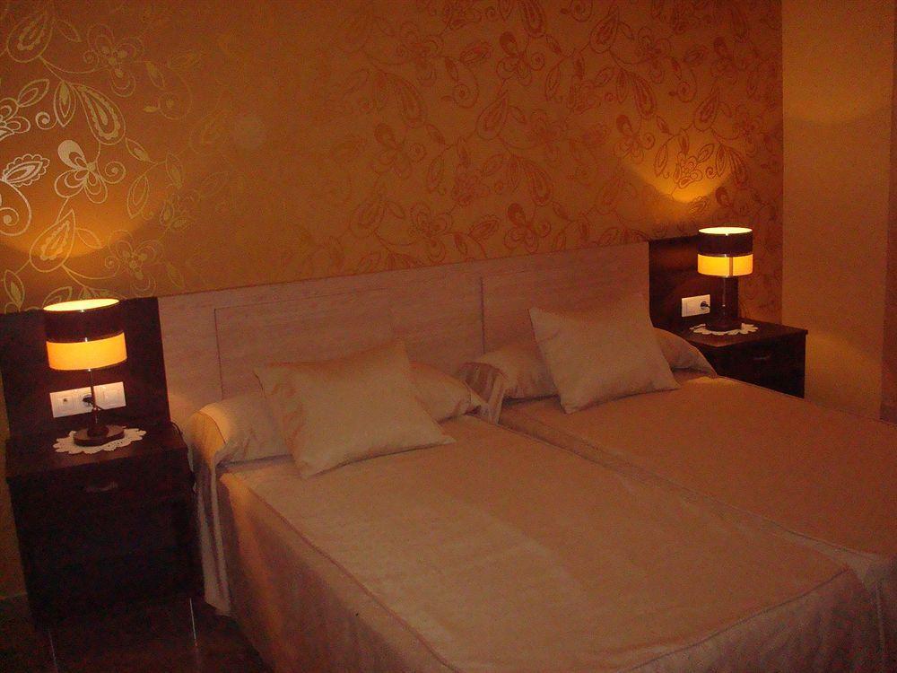 Hotel Los Chiles Villanueva Del Arzobispo Exterior foto