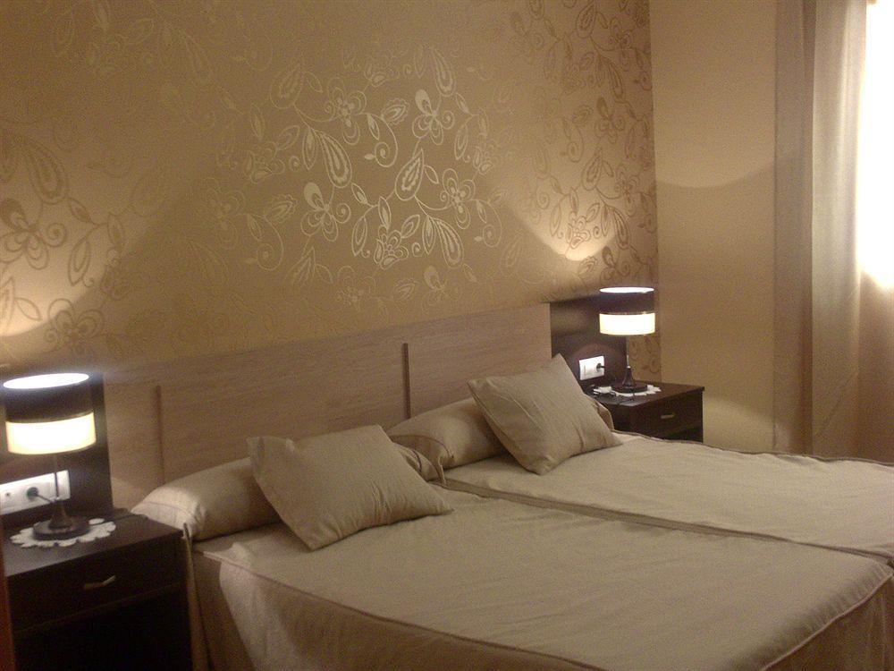 Hotel Los Chiles Villanueva Del Arzobispo Habitación foto