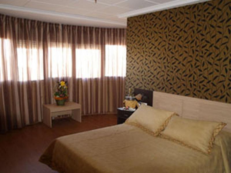 Hotel Los Chiles Villanueva Del Arzobispo Habitación foto